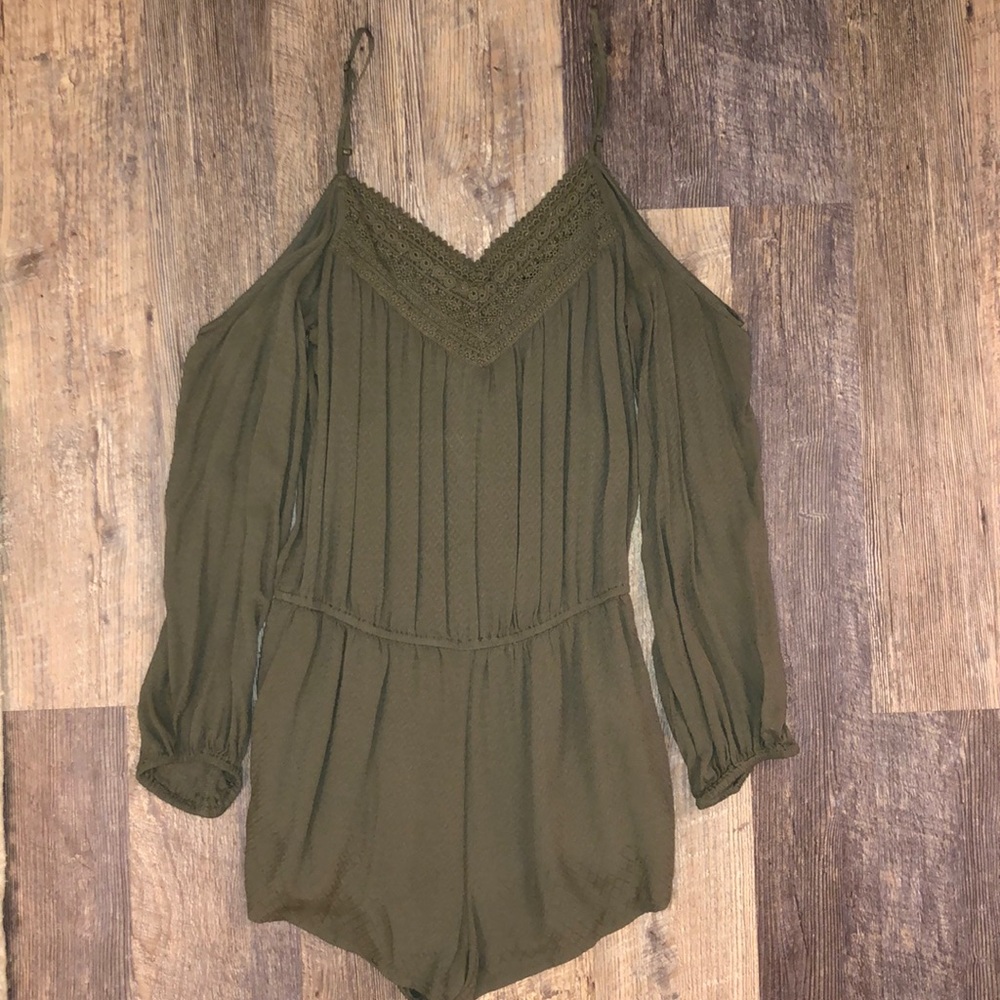 Romper✨ - Picture 2 of 4